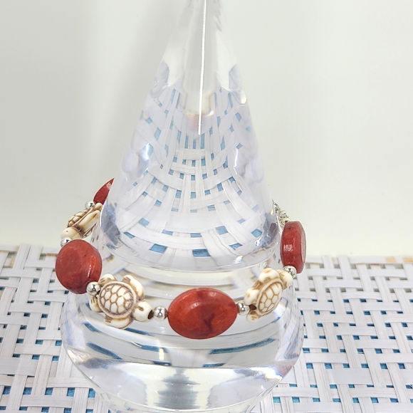 Handmade coral beads with white howlite turtles - Picture 2 of 3